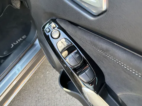 OW25EEA Nissan Juke 1.6 Hybrid Tekna+ 5dr Auto Thumbnail #22