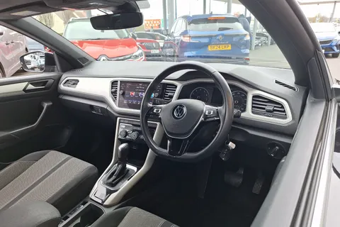 DA71LPP Volkswagen T-Roc 1.5 TSI Design 2dr DSG Thumbnail #30