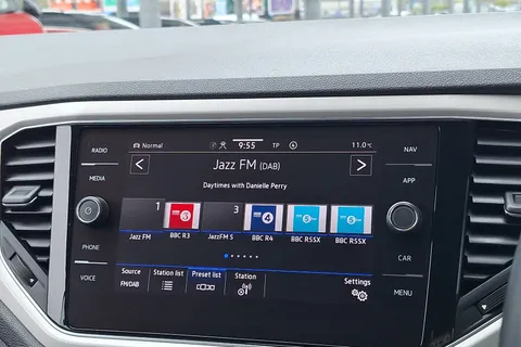 DA71LPP Volkswagen T-Roc 1.5 TSI Design 2dr DSG Thumbnail #37