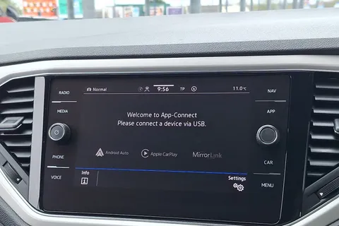 DA71LPP Volkswagen T-Roc 1.5 TSI Design 2dr DSG Thumbnail #39