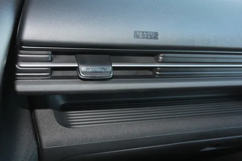 DG73MYL Hyundai Kona 1.6 GDi Hybrid Advance 5dr DCT Thumbnail #11