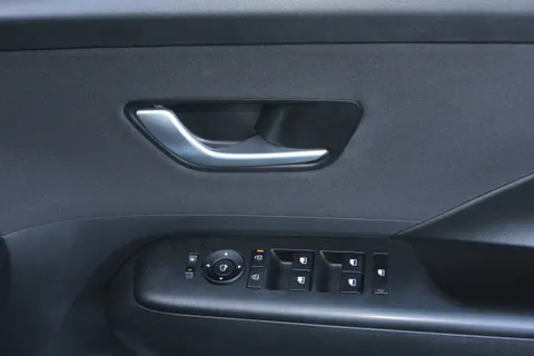 DG73MYL Hyundai Kona 1.6 GDi Hybrid Advance 5dr DCT Thumbnail #15