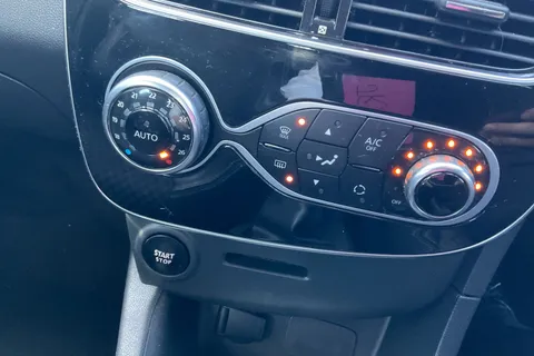 26 of 40 for RENAULT CLIO 1.5 dCi 90 Dynamique S Nav 5dr