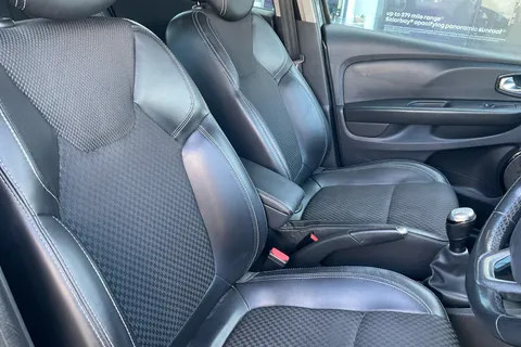 28 of 40 for RENAULT CLIO 1.5 dCi 90 Dynamique S Nav 5dr