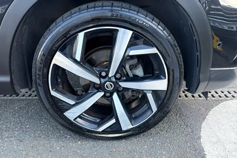 BJ18PNY Nissan Qashqai 1.2 DiG-T Tekna 5dr Xtronic Thumbnail #5
