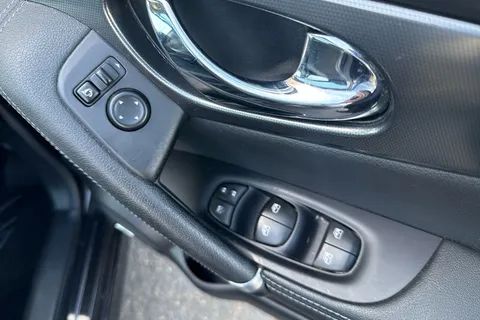 BJ18PNY Nissan Qashqai 1.2 DiG-T Tekna 5dr Xtronic Thumbnail #16