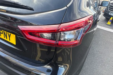 BJ18PNY Nissan Qashqai 1.2 DiG-T Tekna 5dr Xtronic Thumbnail #21