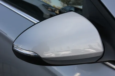 KV70VHK Hyundai Ioniq 1.6 GDi Hybrid Premium 5dr DCT Thumbnail #9