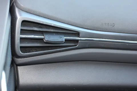 KV70VHK Hyundai Ioniq 1.6 GDi Hybrid Premium 5dr DCT Thumbnail #13