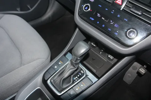 KV70VHK Hyundai Ioniq 1.6 GDi Hybrid Premium 5dr DCT Thumbnail #25