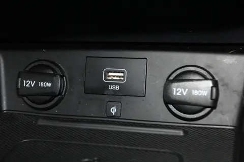 KV70VHK Hyundai Ioniq 1.6 GDi Hybrid Premium 5dr DCT Thumbnail #26