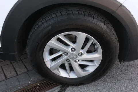 RO68VAU Hyundai Tucson 1.6 GDi S Connect 5dr 2WD Thumbnail #6