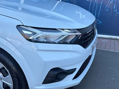 17 of 33 for Dacia Sandero 1.0 TCe Bi-Fuel Essential 5dr