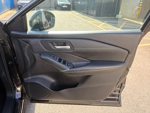 SL22CTE Nissan Qashqai 1.3 DiG-T MH N-Connecta 5dr Thumbnail #18