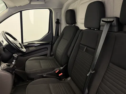 BG73JTV Ford Transit Custom 2.0 EcoBlue 130ps Low Roof Limited Van Thumbnail #12