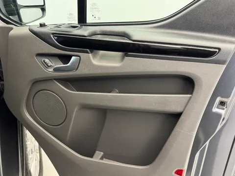 BG73JTV Ford Transit Custom 2.0 EcoBlue 130ps Low Roof Limited Van Thumbnail #13