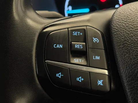 BG73JTV Ford Transit Custom 2.0 EcoBlue 130ps Low Roof Limited Van Thumbnail #16