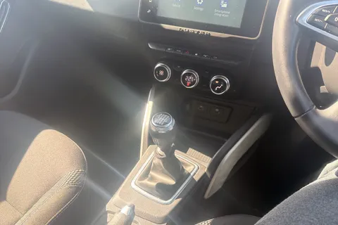 BD22XRC Dacia Duster 1.3 TCe 130 Prestige 5dr Thumbnail #13