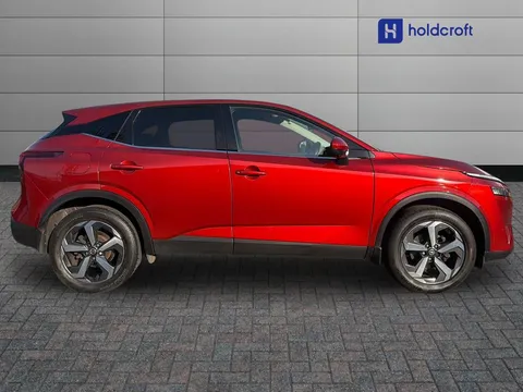 DV22NSJ Nissan Qashqai 1.3 DiG-T MH N-Connecta 5dr Thumbnail #3