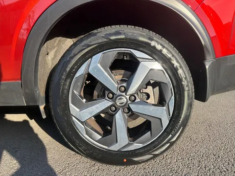 DV22NSJ Nissan Qashqai 1.3 DiG-T MH N-Connecta 5dr Thumbnail #9