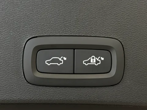 DX22LWH Volvo XC40 2.0 B3P Plus Dark 5dr Auto Thumbnail #33