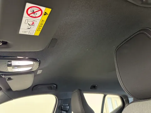 DX22LWH Volvo XC40 2.0 B3P Plus Dark 5dr Auto Thumbnail #15