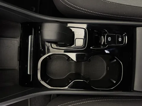 DX22LWH Volvo XC40 2.0 B3P Plus Dark 5dr Auto Thumbnail #16