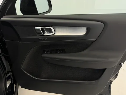 DX22LWH Volvo XC40 2.0 B3P Plus Dark 5dr Auto Thumbnail #19