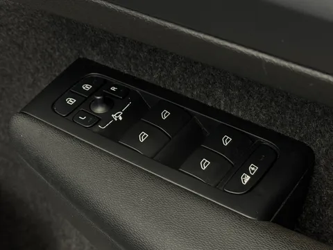 DX22LWH Volvo XC40 2.0 B3P Plus Dark 5dr Auto Thumbnail #20