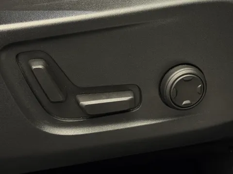 DX22LWH Volvo XC40 2.0 B3P Plus Dark 5dr Auto Thumbnail #22