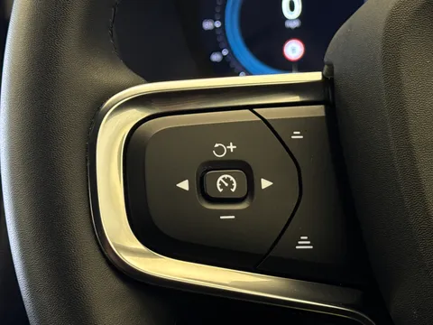 DX22LWH Volvo XC40 2.0 B3P Plus Dark 5dr Auto Thumbnail #23