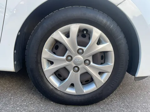 MT16DLE Hyundai i10 1.2 SE 5dr Auto Thumbnail #7