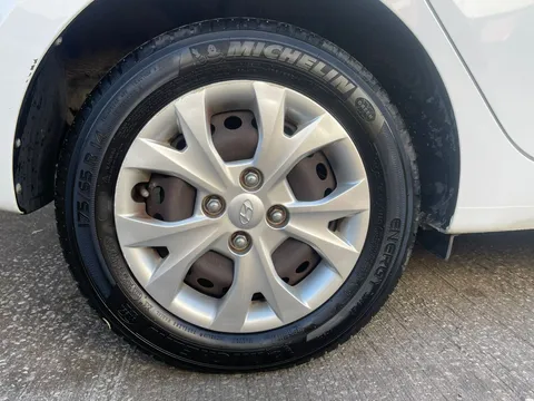 MT16DLE Hyundai i10 1.2 SE 5dr Auto Thumbnail #8