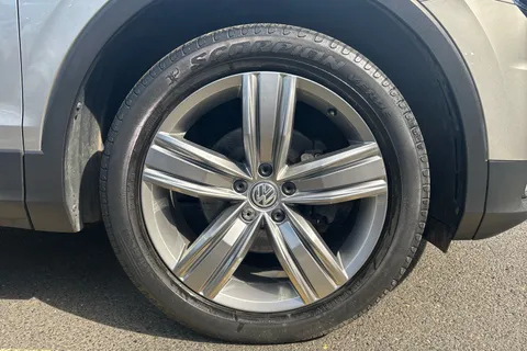 VA17UGM Volkswagen Tiguan 2.0 TDi 150 4Motion SEL 5dr DSG Thumbnail #5