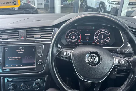 VA17UGM Volkswagen Tiguan 2.0 TDi 150 4Motion SEL 5dr DSG Thumbnail #11