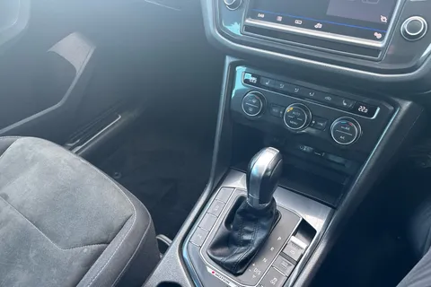 VA17UGM Volkswagen Tiguan 2.0 TDi 150 4Motion SEL 5dr DSG Thumbnail #13