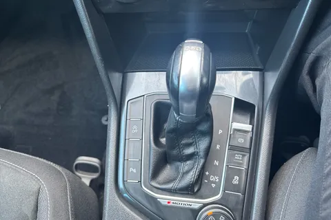 VA17UGM Volkswagen Tiguan 2.0 TDi 150 4Motion SEL 5dr DSG Thumbnail #15