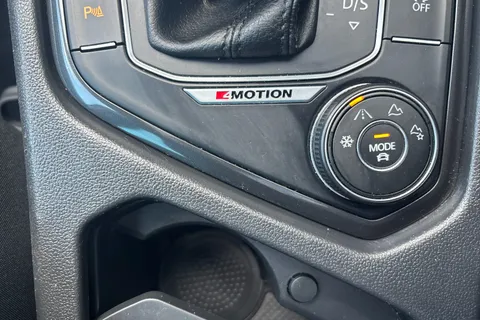 VA17UGM Volkswagen Tiguan 2.0 TDi 150 4Motion SEL 5dr DSG Thumbnail #26