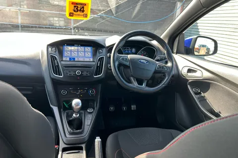 HV17WLW Ford Focus 1.5 TDCi 120 ST-Line 5dr Thumbnail #4