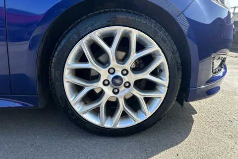 HV17WLW Ford Focus 1.5 TDCi 120 ST-Line 5dr Thumbnail #5