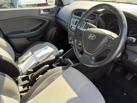 12 of 32 for Hyundai i20 1.2 SE 5dr