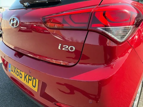 14 of 32 for Hyundai i20 1.2 SE 5dr