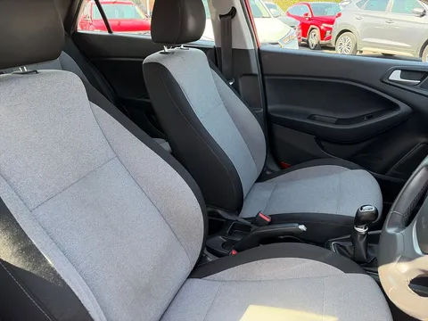 25 of 32 for Hyundai i20 1.2 SE 5dr