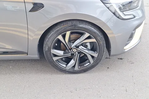 DY23BAA Renault Clio 1.6 E-TECH full hybrid 145 Engineered 5dr Auto Thumbnail #5