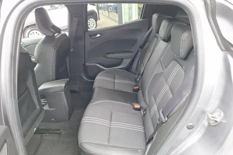 DY23BAA Renault Clio 1.6 E-TECH full hybrid 145 Engineered 5dr Auto Thumbnail #10