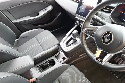 DY23BAA Renault Clio 1.6 E-TECH full hybrid 145 Engineered 5dr Auto Thumbnail #13