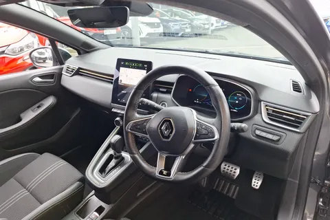 DY23BAA Renault Clio 1.6 E-TECH full hybrid 145 Engineered 5dr Auto Thumbnail #25