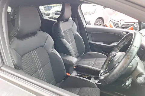 DY23BAA Renault Clio 1.6 E-TECH full hybrid 145 Engineered 5dr Auto Thumbnail #31