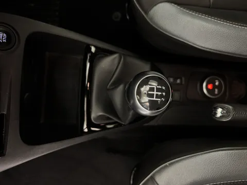 DC66VWT Renault Captur 0.9 TCE 90 Signature Nav 5dr Thumbnail #15