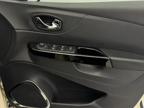 DC66VWT Renault Captur 0.9 TCE 90 Signature Nav 5dr Thumbnail #20